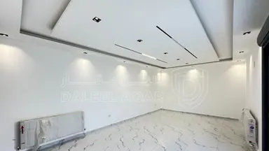 شقة في  قرب جامعة البتراء- طريق المطار (طريق&nbsp;الخدمات) - 110,000 دأ - صورة NaN